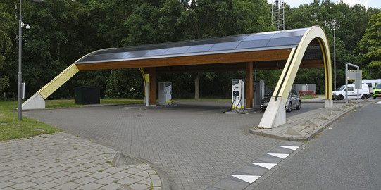 Niederlande Eine große Aufladestation für elektrische Fahrzeuge in den Niederlanden