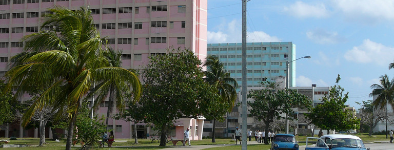 Bunte Mehrfamilienhäuser in Havana